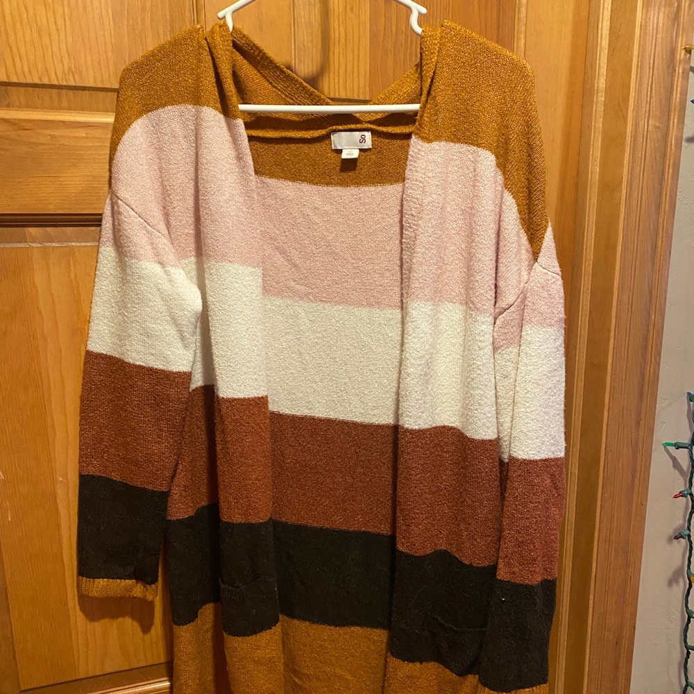NEVER WORN MULTICOLOR COZY CARDIGAN